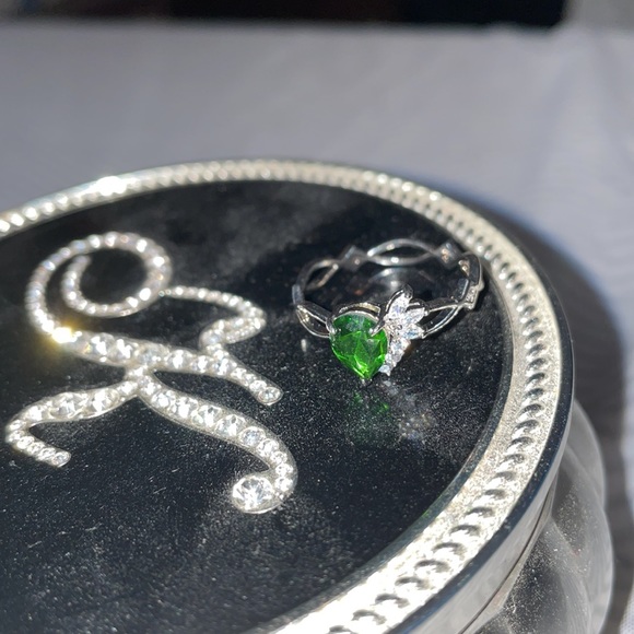 Green ring size 8 - Picture 3 of 3